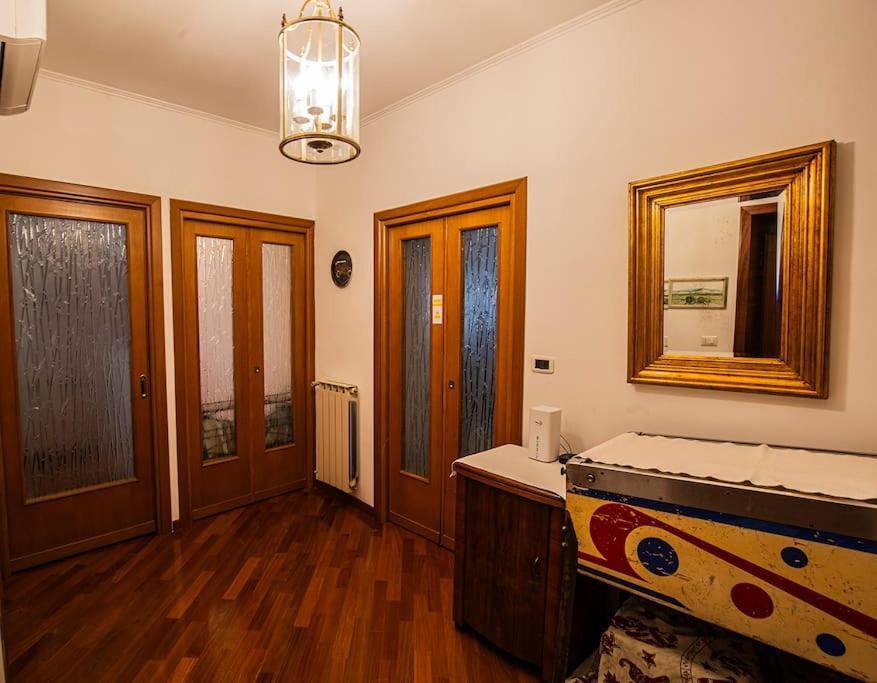 רומא Dimora Al Colosseo, 2 Bedrooms מראה חיצוני תמונה