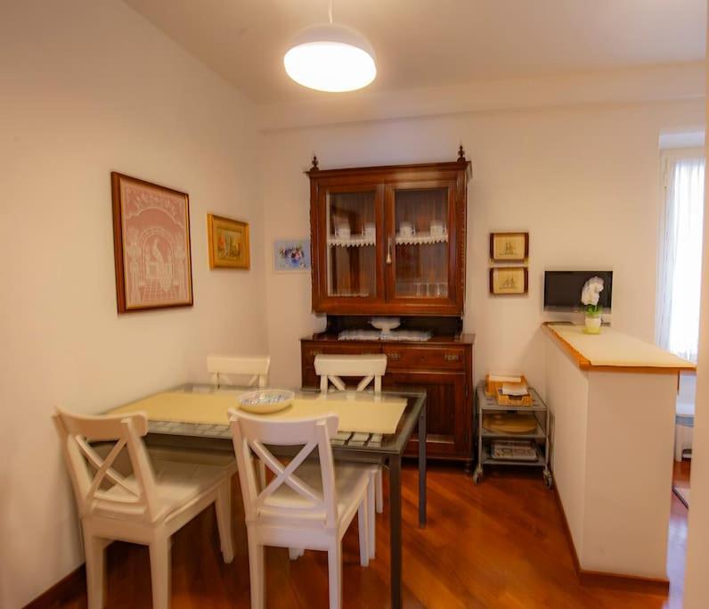 רומא Dimora Al Colosseo, 2 Bedrooms מראה חיצוני תמונה