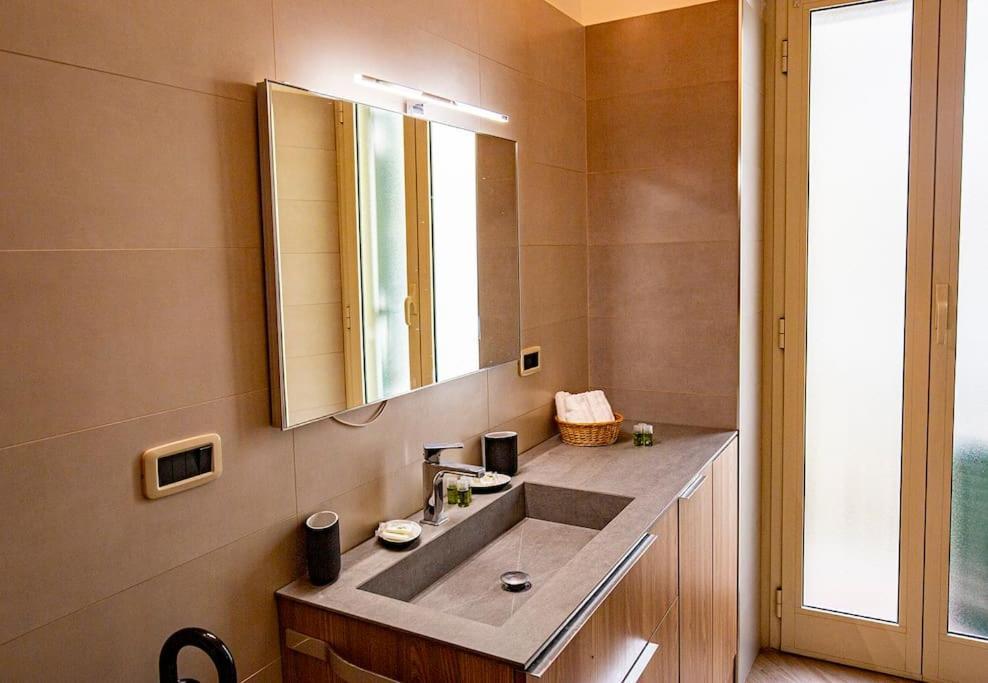 רומא Dimora Al Colosseo, 2 Bedrooms מראה חיצוני תמונה